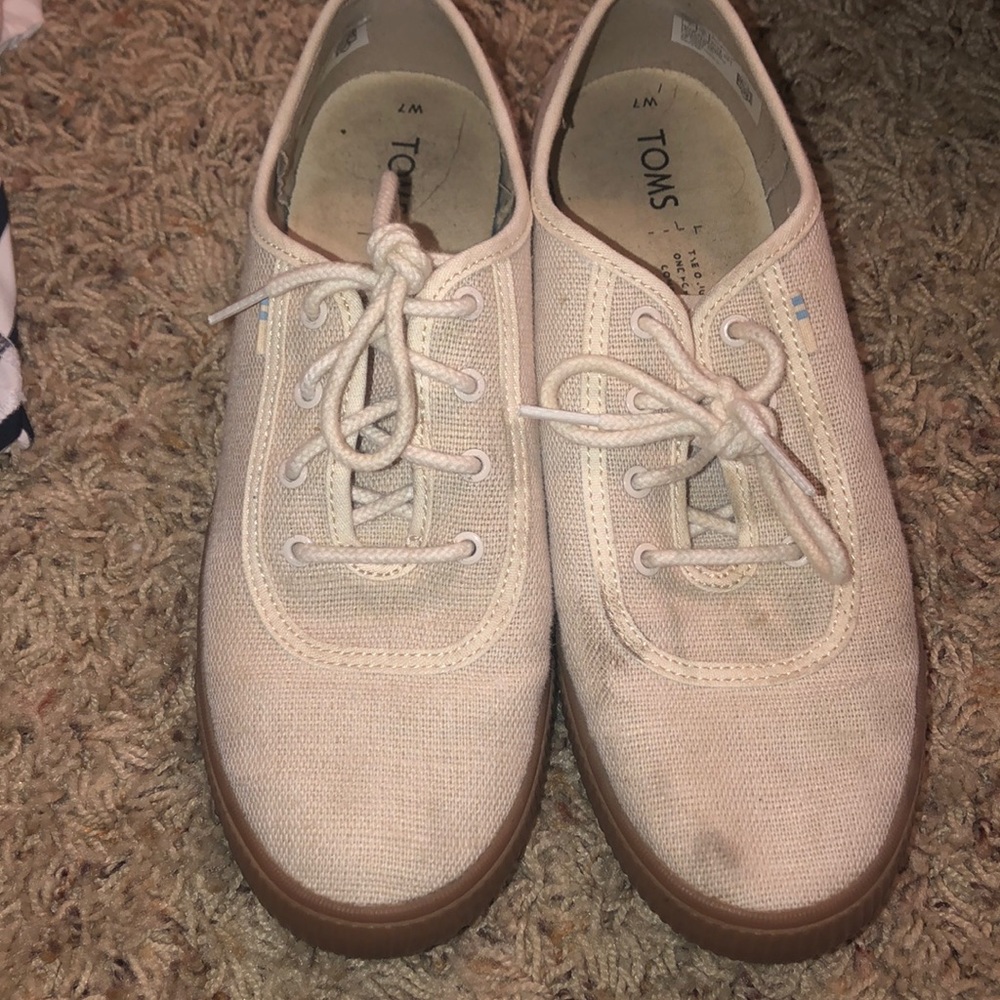 Used toms shoes in great condition size 7